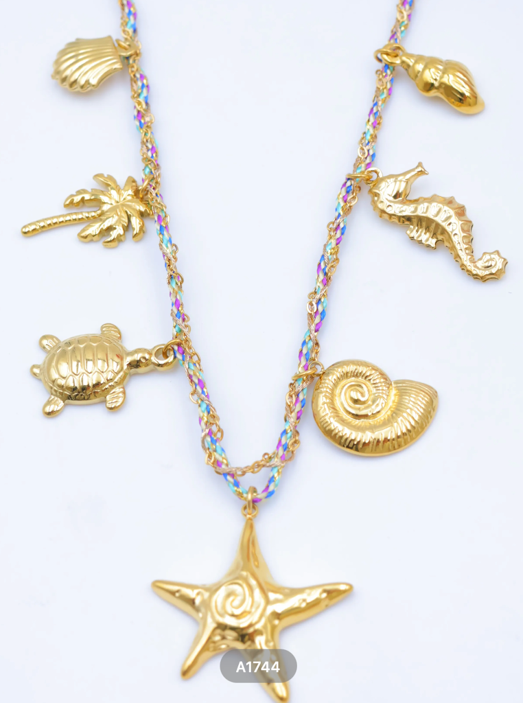 Collier avec breloques thème mer