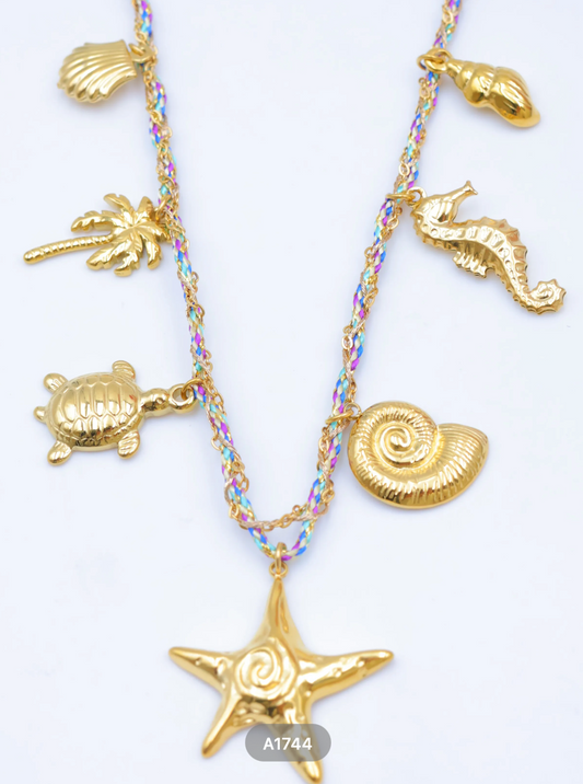 Collier avec breloques thème mer