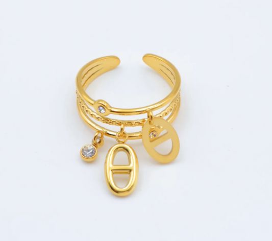 Bague dorée avec breloques dorées