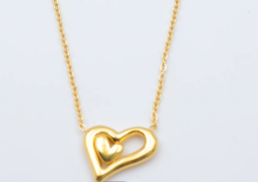 Collier doré avec coeur